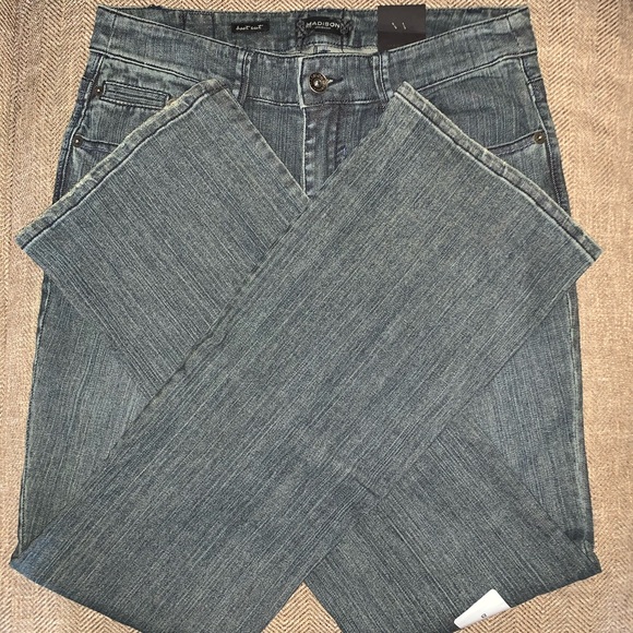 NWT Madison Bootcut Jeans Size 8. - Picture 2 of 10